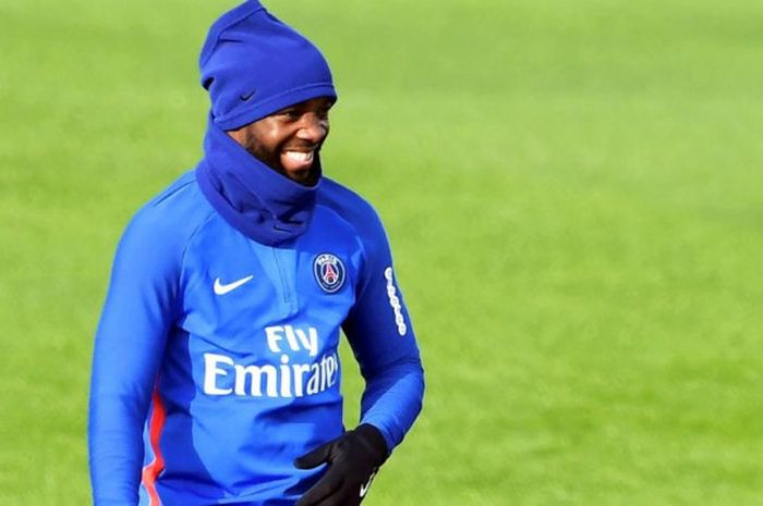 Lassana Diarra saat melakoni sesi latihan Paris Saint-Germain di Paris, 9 Februari 2018.