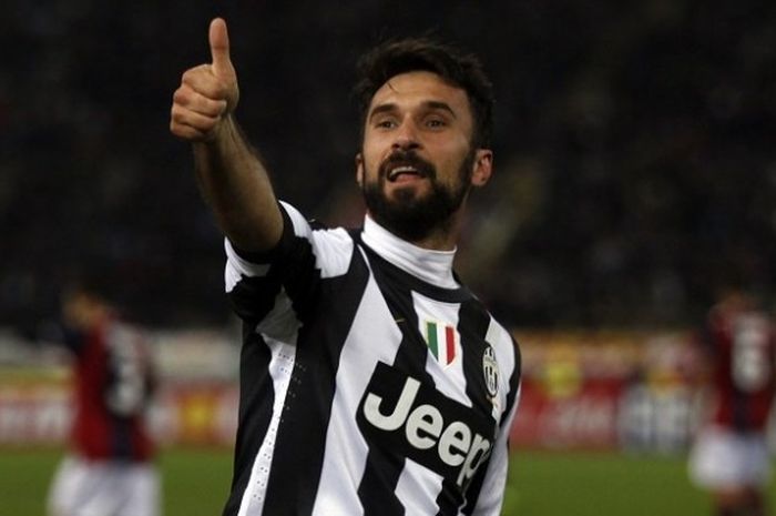 Selebrasi Mirko Vucinic saat mencetak gol untuk Juventus ke gawang Bologna, dalam laga Serie A di Stadion Renato Dall'Ara, 16 Maret 2016.