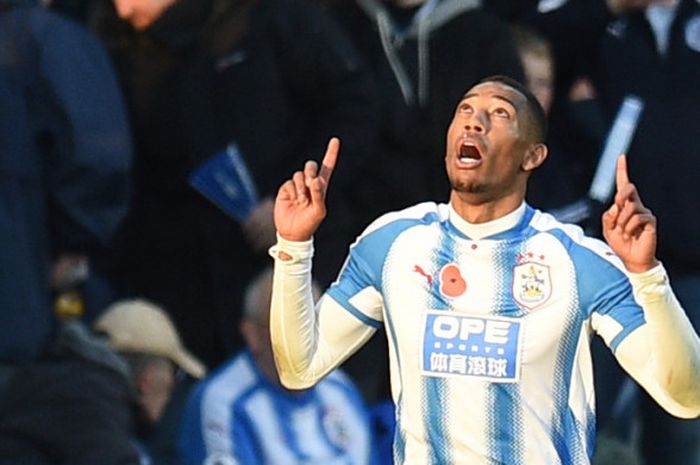  Gelandang Huddersfield Town, Rajiv van La Parra, berselebrasi usai mencetak gol ke gawang West Bromwich Albion pada 4 November 2017 