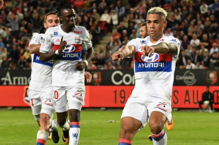 Striker Lyon, Mariano Diaz, melakukan selebrasi seusai emncetak gol ke gawang Rennes pada Jumat (11/8/2017).