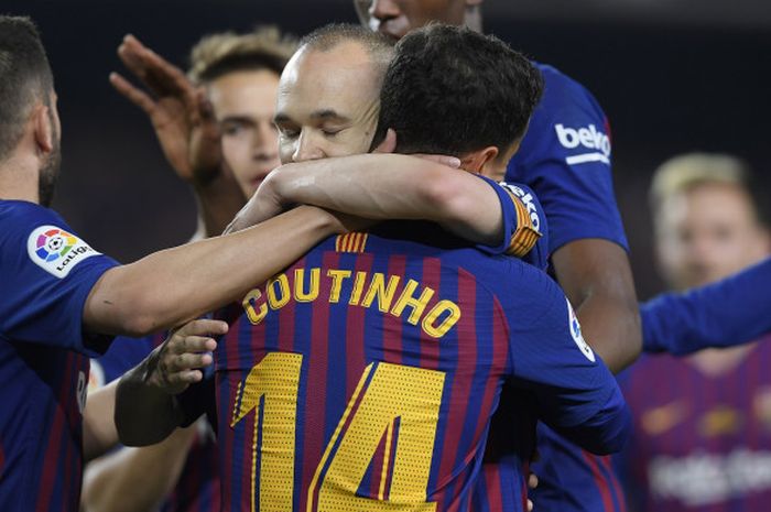 Barcelona's Brazilian midfielder Philippe Coutinho (C) celebrates with teammates after scoring a goal during the Spanish league football match between FC Barcelona and Real Sociedad at the Camp Nou stadium in Barcelona on May 20, 2018. 