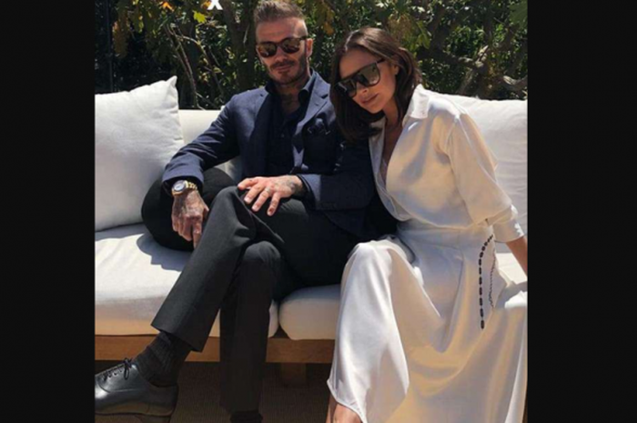  David Beckham bersama Victoria Beckham, saat menghadiri pemberian Walk of Fame untuk sahabat Victoria, Eva Longoria, Senin (16/4/2018). 