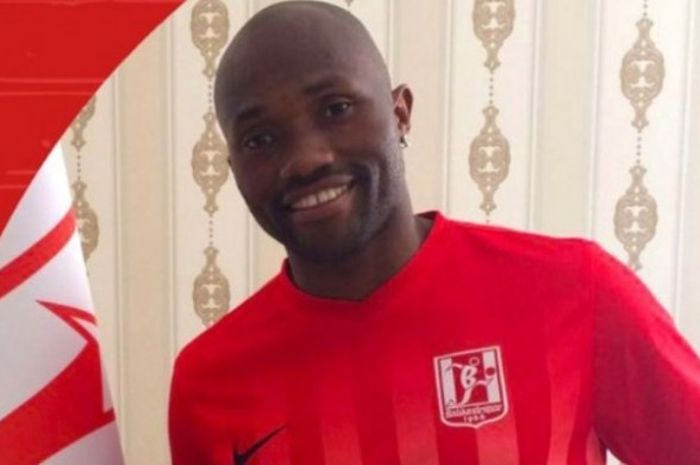 Striker asal Kamerun, Christian Bekamenga ketika diperkenalkan sebagai bagian dari klub 1.Lig, Balıkesirspor pada Februari 2016. 