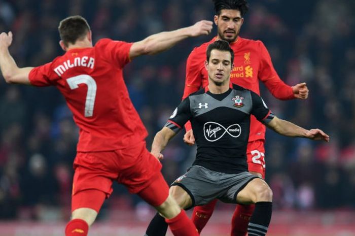 Bek Southampton, Cedric Soares, beraksi pada laga Piala Liga Inggris kontra Southampton di Stadion Anfield, Liverpool, pada 25 Januari 2017.