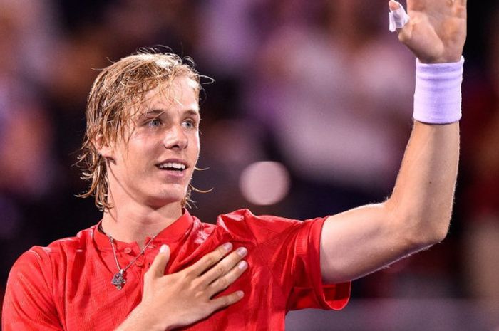 Petenis Kanada, Denis Shapovalov, bereaksi setelah mengalahkan Rafael Nadal (Spanyol) pada babak ketiga turnamen Rogers Cup di Uniprix Stadium, Montreal, Kanada, Kamis (10/8/2017) waktu setempat.