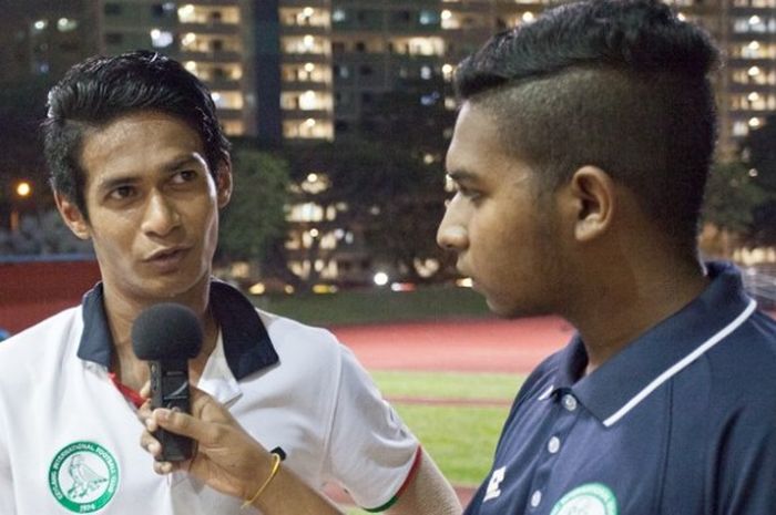 Pemain sayap klub Singapura, Warriors FC, Muhammad Ridhuan dalam sebuah sesi wawancara dari televisi saluran resmi Liga Singapura. 