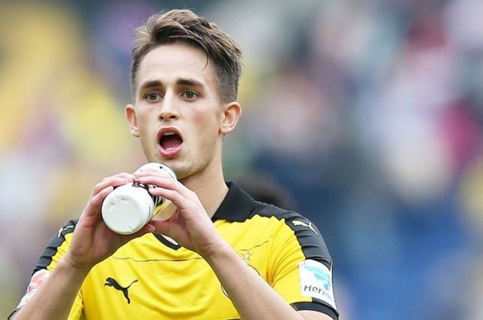 Adnan Januzaj, saat membela Borussia Dortmund melawan Hannover 96 di partai lanjutan Bundesliga, 12 September 2015.