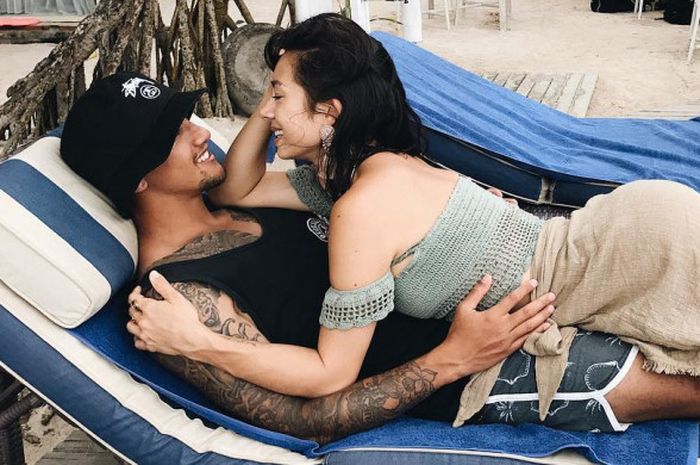 Irfan Bachdim dan Jennifer Bachdim di Nusa Lambongan, Bali