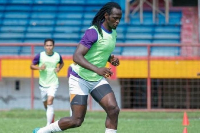 Mohamadou Alhadji saat menjalania trial bersama PSM pada Jumat (23/2/2018), di Stadion Mattoanging, Makassar.