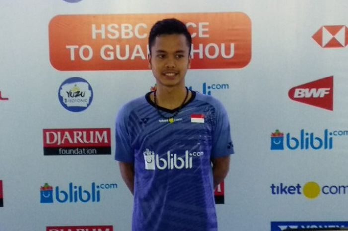 Pebulu tangkis tunggal putra, Anthony Sinisuka Ginting, menghadiri sesi konferensi pers seusai laga babak pertama Indonesia Open 2018 melawan Mark Caljouw (Belanda), di Istora Senayan, Jakarta, Rabu (4/7/2018).