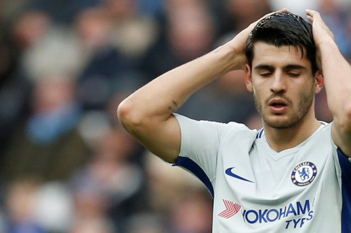 Reaksi striker Chelsea, Alvaro Morata, dalam laga Liga Inggris kontra West Ham United di Stadion London, pada 9 Desember 2017.  