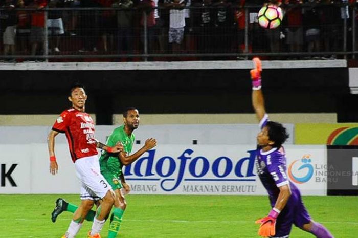 Bali United versus Bhayangkara FC di Stadion Kapten I Wayan Dipta, Gianyar, Bali.