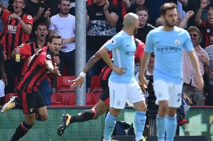 Charlie Daniels merayakan gol Bournemouth ke gawang Manchester City pada pertandingan Liga Inggris di Stadion Vitality, Sabtu (26/8/2017). 