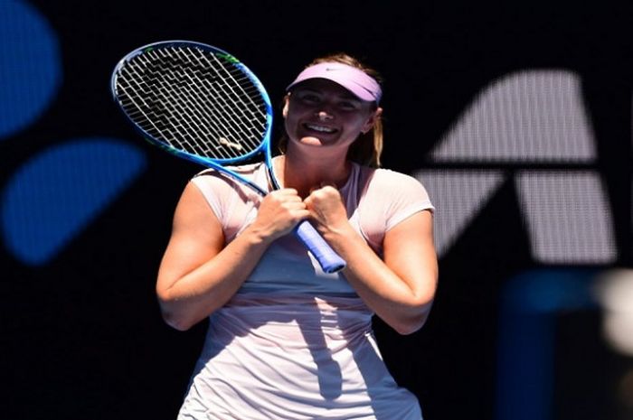 Ekspresi Maria Sharapova usai meraih kemenangan atas Anastasija Sevastova pada babak kedua Australian Open 2018, Kamis (18/1/2018).