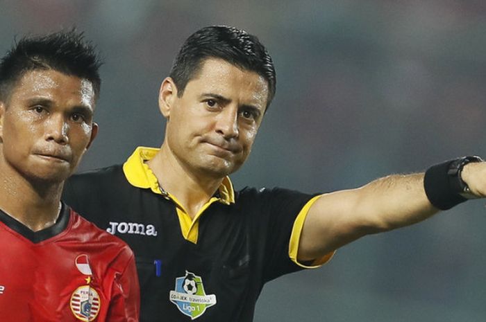 Wasit asal Iran, Alireza Faghani, yang menjadi salah satu pengadil di pertandingan Liga 1 2017.