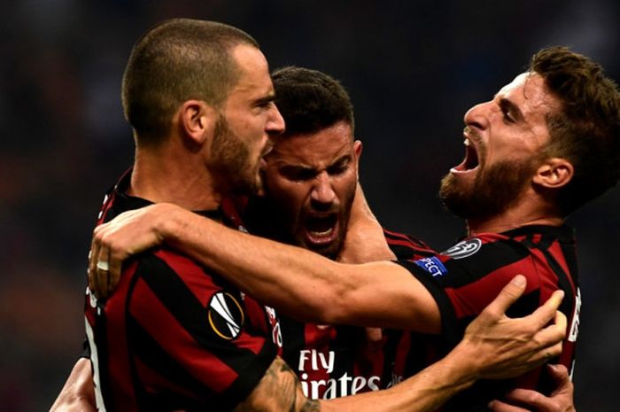 Para pemain AC Milan merayakan gol yang dicetak oleh Mateo Musacchio dalam laga Grup D Liga Europa kontra HNK Rijeka di Stadion San Siro, Milan, Italia, pada 28 September 2017.