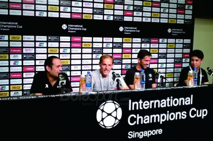 Pelatih Paris Saint-Germain, Thomas Tuchel, dan kiper Gianluigi Buffon dalam jumpa pers jelang laga International Champions Cup 2018 kontra Atletico Madrid di Stadion Nasional Singapura pada Minggu (29/7/2018).