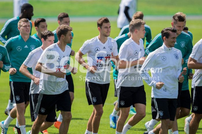 Para pemain Timnas Jerman melakukan latihan perdana menjelang Piala Dunia 2018 di Pusat Olahraga CSKA di Vatutinki, Moskow, Rabu (13/6/2018).