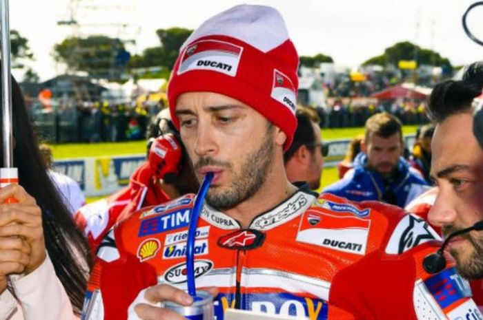 Andrea Dovizioso saat memulai balapan di posisi 11 MotoGP Australia, Minggu (22/10/2017).