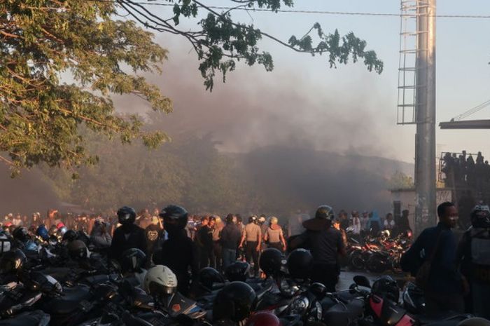 Insiden kericuhan mewarnai laga Derby DIY antara PSIM Yogyakarta kontra PSS Sleman di Stadion Sultan Agung (SSA), Bantul, Kamis (26/7/2018).