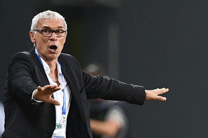 Ekspresi mantan pelatih Mesir, Hector Cuper, dalam laga Grup D Piala Afrika kontra Ghana.