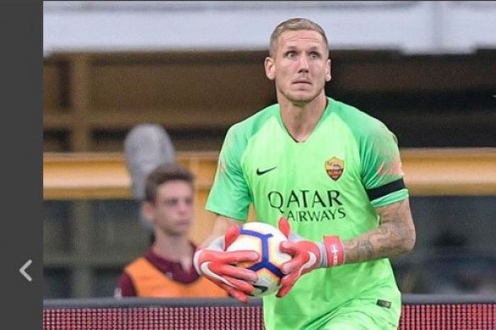 Kiper AS Roma, Robin Olsen, dalam laga pekan perdana Liga Italia musim 2018-2019 kontra Torino, Minggu (19/8/2018) di Stadio Olimpico Grande Torino. 