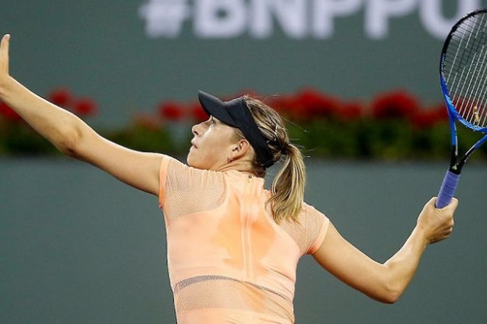 Aksi Maria Sharapova saat tampil pada babak pertama Indian Wells 2018 dengan menghadapi Naomi Osaka, Rabu (7/3/2018) malam waktu Amerika Serikat.