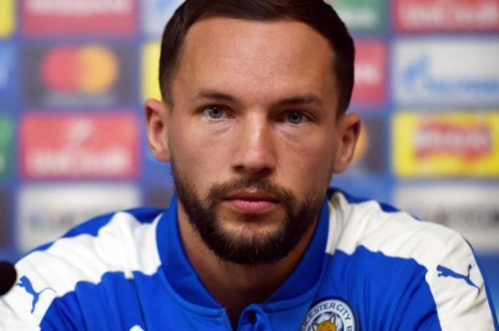 Gelandang Leicester City, Danny Drinkwater, dalam jumpa pers menjelang duel Liga Champions kontra Sevilla, 13 Maret 2017.