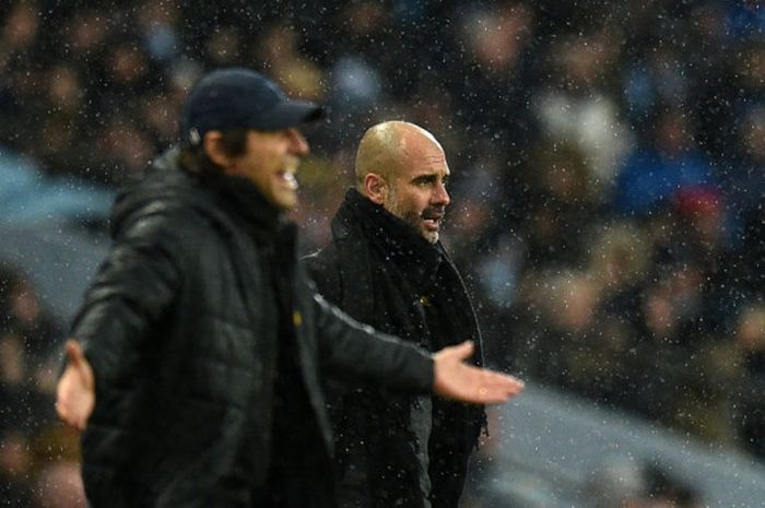 Ekspresi Manajer Chelsea, Antonio Conte (kiri), dan Manajer Manchester City, Josep Guardiola, dalam laga Liga Inggris di Stadion Etihad, Manchester, pada 4 Maret 2018.