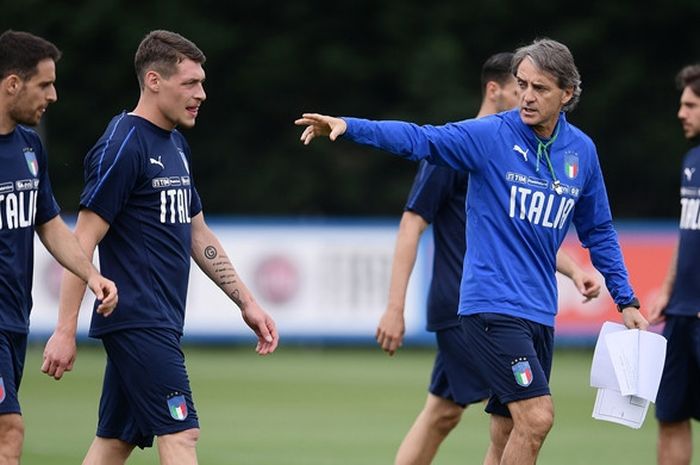 Pelatih timnas Italia, Roberto Mancini, memimpin sesi latihan timnya di Juventus Training Center, Vinovo, Italia pada 3 Juni 2018.