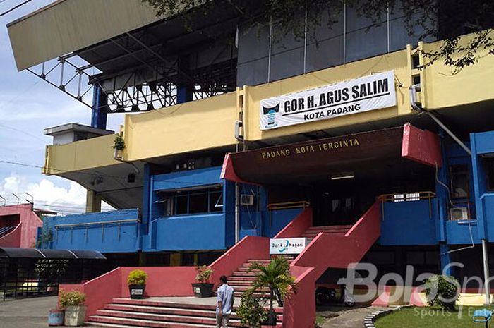 Suasana Stadion H. Agus Salim, Padang, Sumatera Barat.