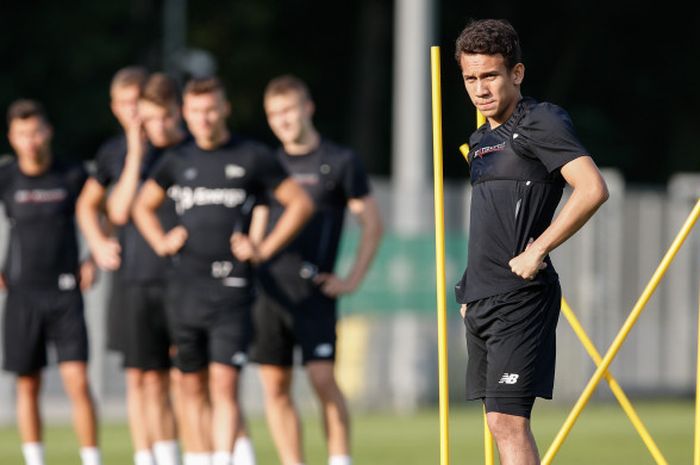      Egy Maulana Vikri dalam sesi latihan bersama skuat Lechia Gdansk di Stadion Energa, Gdansk pada Senin (24/7/2018) sore waktu setempat.     