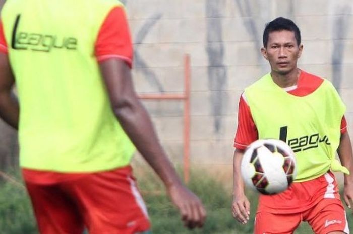 Bek kanan sekaligus pemain senior Persija, Ismed Sofyan bakal memimpin perjuangan skuat Macan Kemayoran saat dijamu Persipura di Stadion Mandala, Jayapura, Jumat (29/4/2016) malam. 