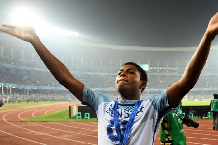 Striker Inggris, Rhian Brewster, merayakan kemenangan atas Spanyol dalam laga final Piala Dunia U-17