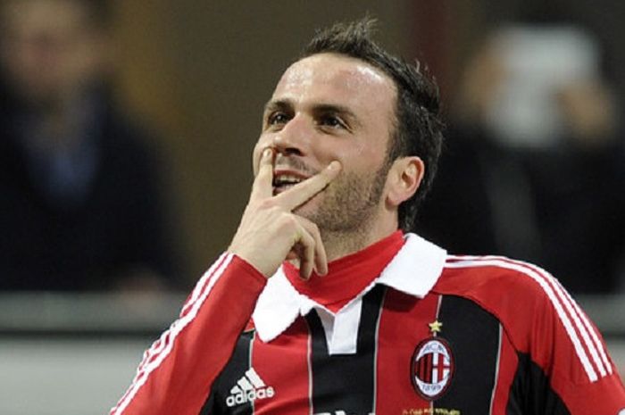 Mantan pemain AC Milan Giampaolo Pazzini