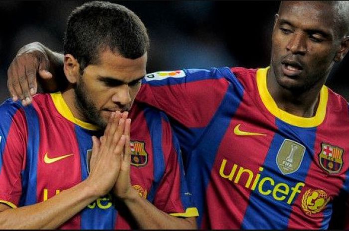 Eric Abidal dan Dani Alves