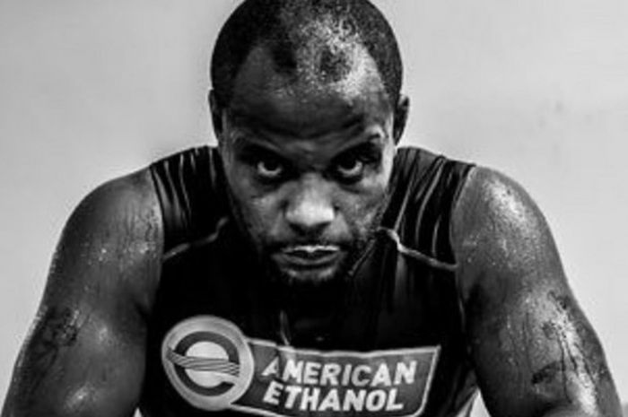 Petarung kelas berat UFC, Daniel Cormier.