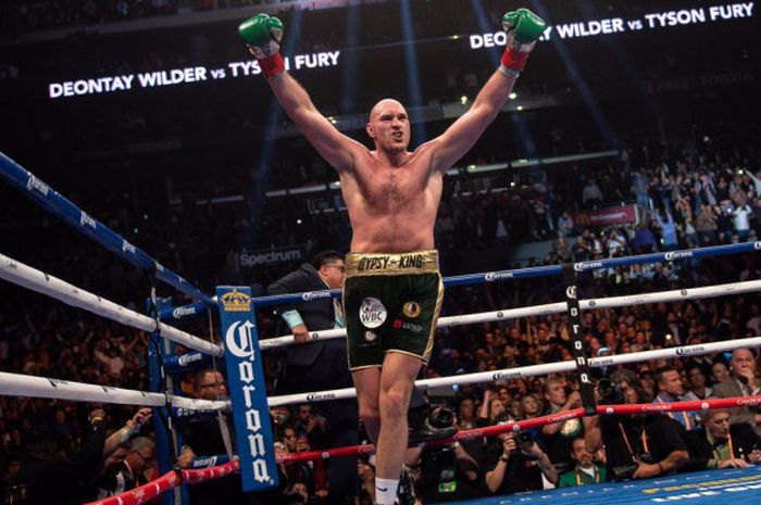 Ekspresi Tyson Fury di tengah pertandingan kontra Deontay Wilder yang berlangsung Sabtu (1/12/2018) malam waktu Amerika Serikat.