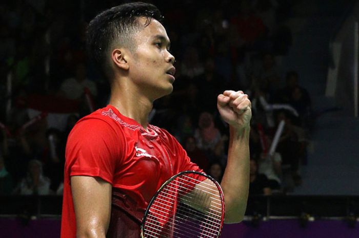   Anthony Sinisuka Ginting saat tampil sebagai tunggal putra pertama pada partai perempat final kategori beregu putra Asian Games 2018, Senin (20/8/2018).  