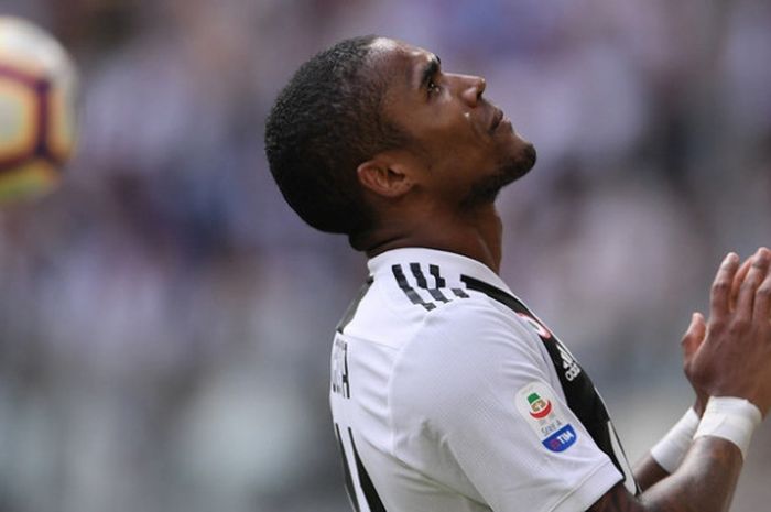 Pemain Juventus, Douglas Costa, dalam partai Liga Italia melawan Sassuolo di Allianz Stadium, Minggu (16/9/2018)