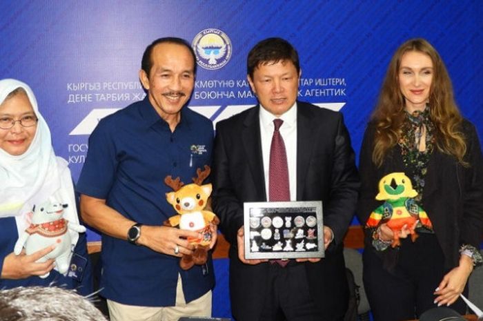 Jumpa pers 2018 Asian Games Fun Run yang digelar di Kantor Sport Agency of Kyrgyz Republic, Bishkek, Selasa (1/5/2018) dihadiri (dari kiri), Ratna Irsana, Eris Herryanto (Sekjen INASGOC), Kanat Amankulov (Menteri Olahraga Kirgistan) dan Elena Chakarova (OCA).