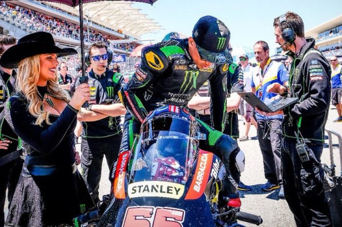 Hafizh Syahrin (tengah) saat bersiap mengikuti balapan MotoGP Americas 2018 yang berlangsung pada Minggu (22/4/2018).