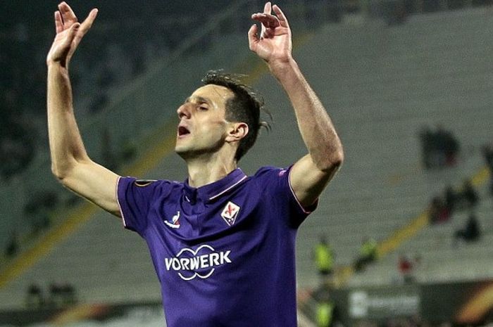 Penyerang Fiorentina, Nikola Kalinic, merayakan gol yang dia cetak ke gawang Slovan Liberec dalam partai Liga Europa di Stadion Artemio Franchi, Firenze, 3 November 2016.