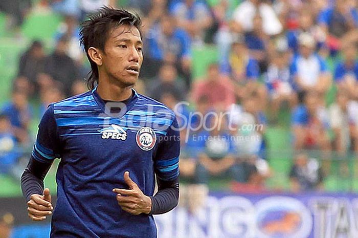 Bek Arema FC, Syaiful Indra Cahya, saat tampil melawan PSIS Semarang dalam laga uji coba di Stadion 