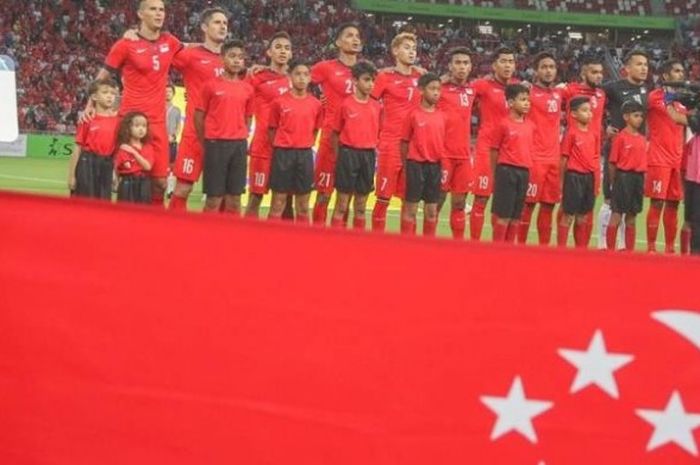  Para pemain timnas Singapura jelang laga kontra Malaysia di Stadion Nasional Singapura pada Jumat (7/10/2016). 