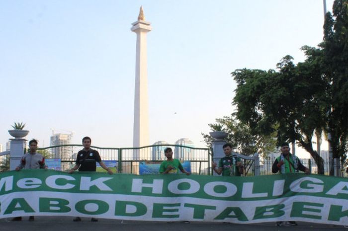 SMeCK Hooligan Jabodetabek,  gelar acara bagi-bagi takjil bersama perwakilan delapan klub lain.