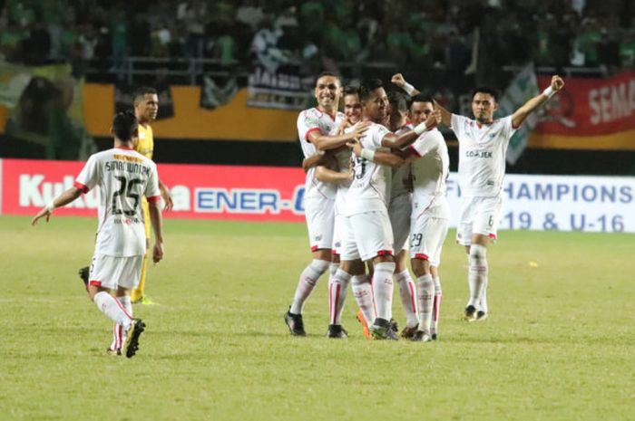   Skuat Persija Jakarta di laga kontra tuan rumah Sriwijaya FC, di Stadion Gelora Sriwijaya, Kota Palembang, Selasa (10/7/2018).  