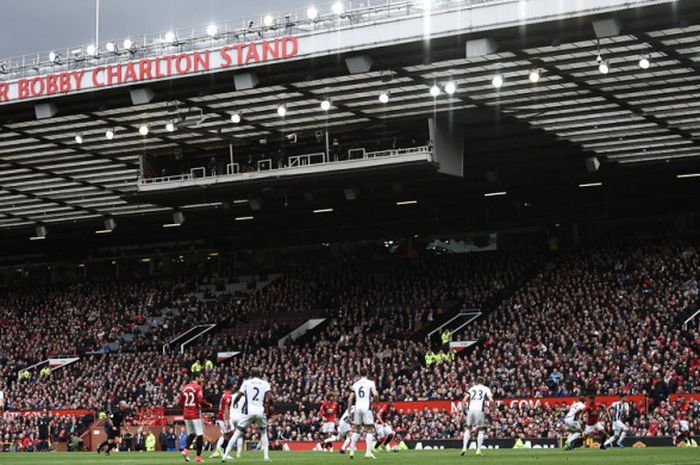   Pemandangan salah satu tribune di Stadion Old Trafford, Sir Bobby Charlton Stand, dalam laga Liga Inggris 2016-2017 antara Manchester United menghadapi West Bromwich Albion pada 1 April 2017.  