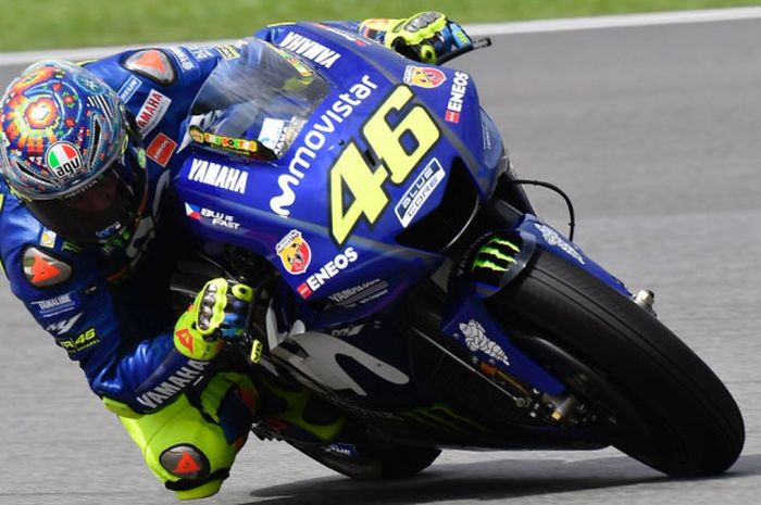 Valentino Rossi saat beraksi di tes pramusim MotoGP 2018 di Sirkuit Sepang, Malaysia, Minggu (28/1/2018).