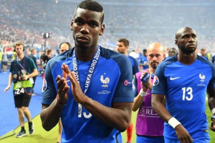    Ekspresi lesu Paul Pogba dan rekan setimnya di skuat Prancis seusai dikalahkan Portugal pada final Piala Eropa di Stade de France, Saint-Denis, 10 Juli 2016.   